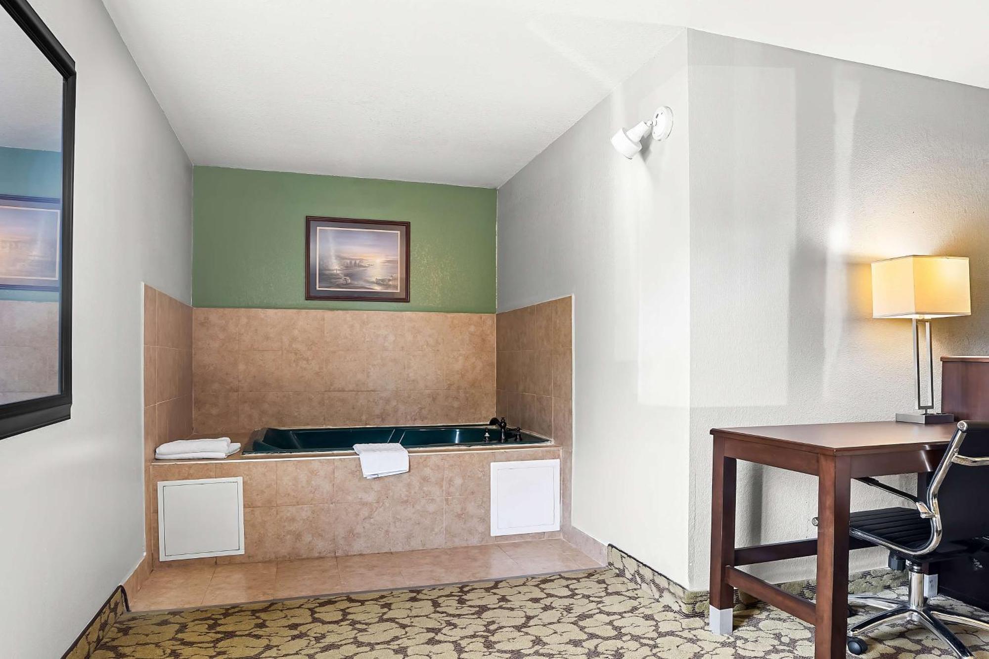 Surestay Plus Hotel By Best Western Беттендорф Екстер'єр фото
